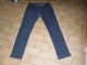 Vend pantalon noir avec décoration sur les poches avec
