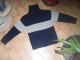 Vend ce joli pull en laine à col roulé, très tendance Vend ce joli pull en laine à col roulé, très tendance