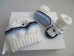 Bonnet et chaussons 4 couleurs bb garçon tricoté main