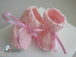 Chaussons layette roses à crans et ruban satin 2