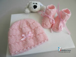 Bonnet et chaussons tricotés main roses bébé fille 4