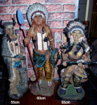 3 grandes statues d indien. 3 grandes statues d indien.