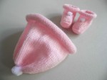 Tricot laine bébé fait main bonnet rose à pompon 2
