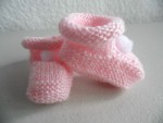 Tricot laine bébé fait main bonnet rose à pompon 3