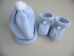 Tricot laine bébé fait main bonnet bleu à pompon 3