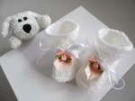 Chaussons à fleurs coloris blanc bébé 1