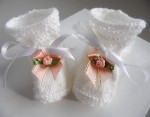 Chaussons à fleurs coloris blanc bébé 2