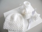 Ensemble bonnet chaussons tricot laine fait main 1