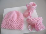 Ensemble bonnet chaussons ROSES tricot laine fait main 1