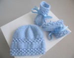 Ensemble bonnet chaussons BLEUS tricot laine fait main