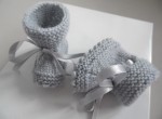 Chaussons GRIS à crans layette bébé tricot laine 1