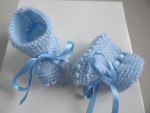 Chaussons BLEUS à crans layette bébé tricot laine 2