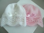 Bonnets rose et blanc bébé tricot fait main 1