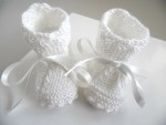 Chaussons blancs bébé  tricot laine fait main 1