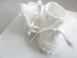 Chaussons blancs bébé  tricot laine fait main 2