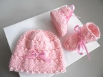 Bonnet, chaussons roses bébé  tricot laine fait main 1