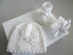 Bonnet, chaussons écru clair bébé  tricot laine fait main