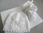 Bonnet, chaussons écru clair bébé  tricot laine fait main 2