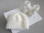 Bonnet, chaussons écrus bébé MIXTE tricot laine fait main