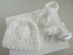 Bonnet, chaussons BLANCS bébé MIXTE tricot laine fait main