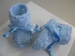 Bonnet et chaussons Bleus layette tricot fait main 3