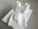 Ensemble Brassière, bonnet, chaussons BLANCS bébé laine 2