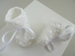 Tricot bébé chaussons blancs laine fait main 2