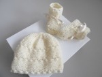 Tricot bébé bonnet et chaussons écrus garçon 1