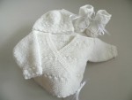 Ensemble tricot bébé brassière croisée, bonnet chaussons 1